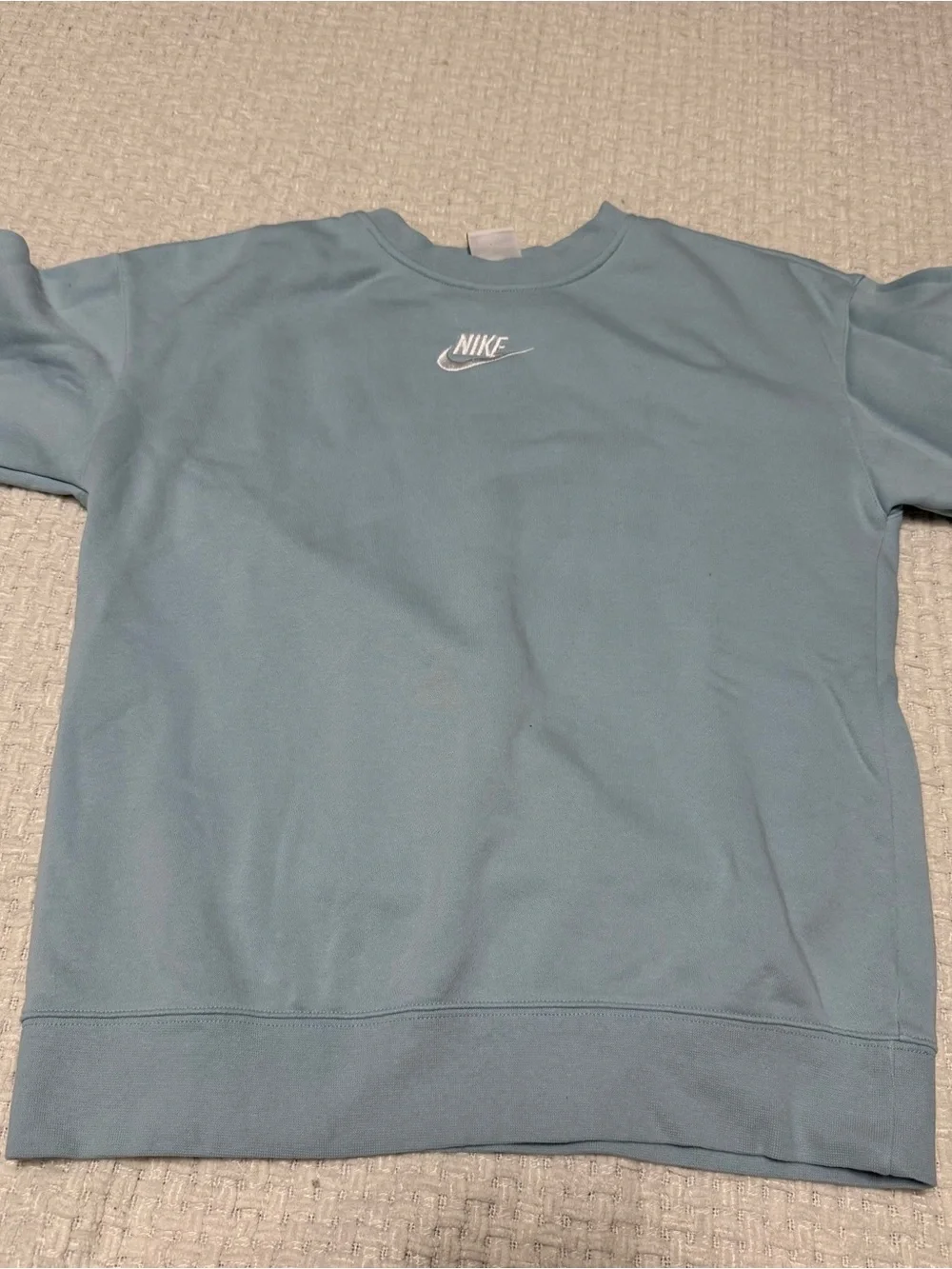 Nike big kids (girls) crewneck sweatshirt, size large. Color- Ocean Bliss